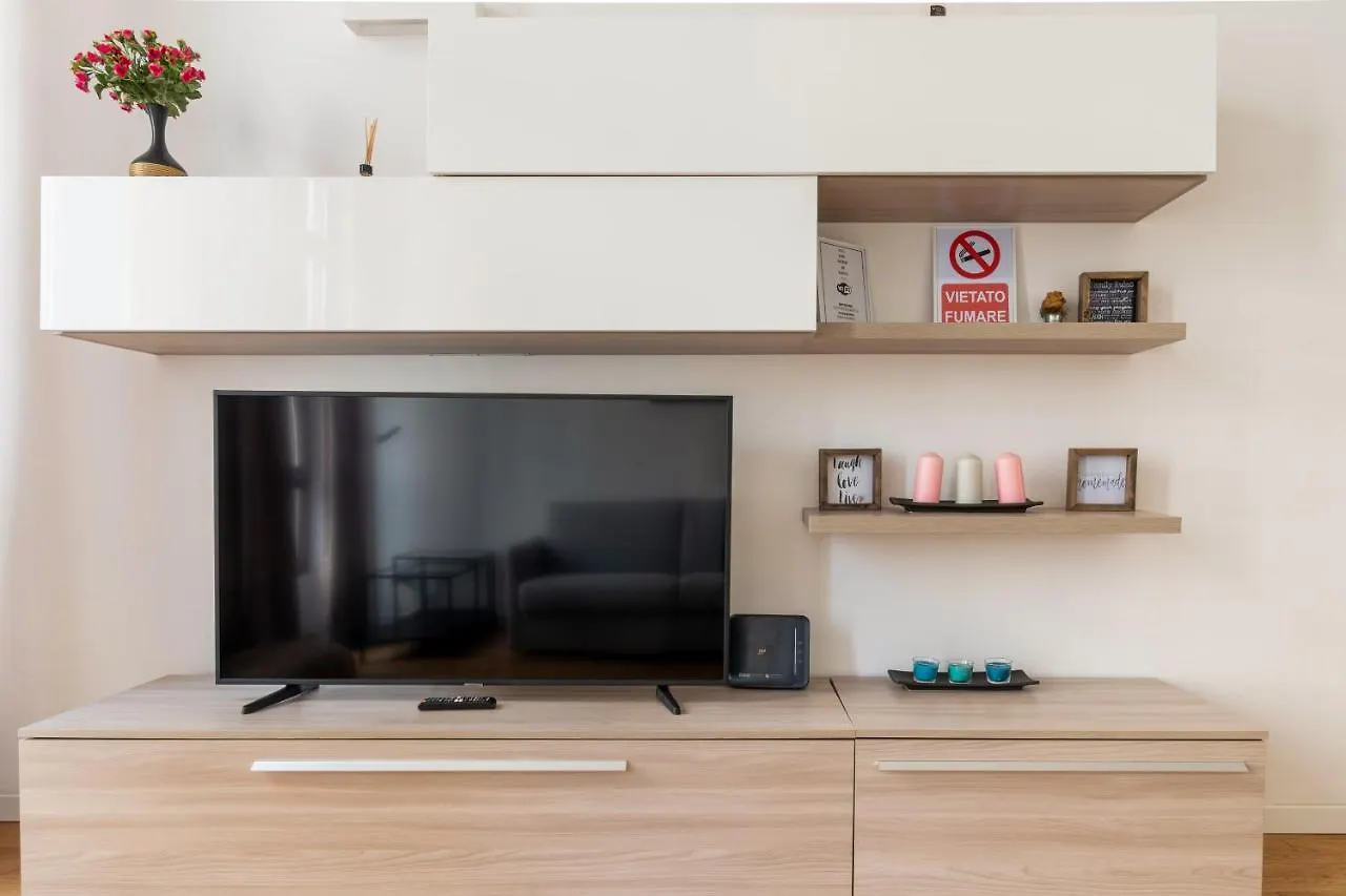 Duomo Apartment - Diaz Μιλάνο 0*,  Ιταλία